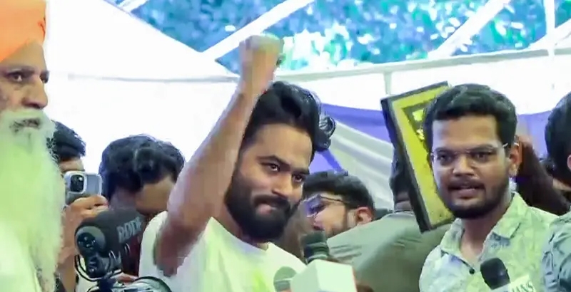 'ലോകം കുനിയണമെങ്കില്‍ കുനിയിക്കാന്‍ ഒരാള്‍ വേണം'; ധര്‍മേന്ദ്ര പ്രധാന്‍ രാജിവെച്ചതിന് പിന്നാലെ അഭിജീത് ദിപ്‌കെയുടെ പ്രതികരണം