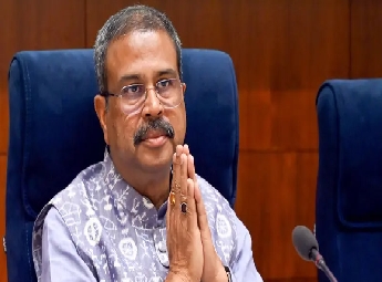 രാജിക്ക് പിന്നാലെ പാർലമെന്റിൽ പ്രധാന് ഉജ്ജ്വല സ്വീകരണം; 'ഞാൻ തെരുവുപോരാളി, എസി മുറിയിലെ പ്രവർത്തകനല്ല'