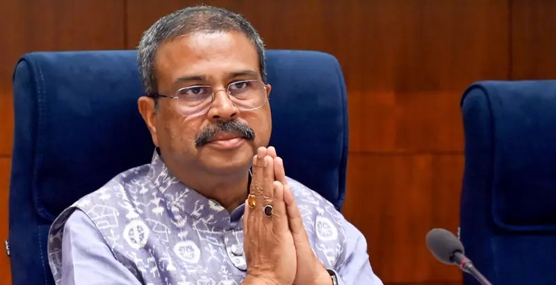 രാജിക്ക് പിന്നാലെ പാർലമെന്റിൽ പ്രധാന് ഉജ്ജ്വല സ്വീകരണം; 'ഞാൻ തെരുവുപോരാളി, എസി മുറിയിലെ പ്രവർത്തകനല്ല'