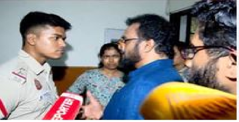 ഐഷ ഘോഷിനെ അറസ്റ്റ് ചെയ്യാൻ ഡൽഹി പോലീസ് എകെജി ഭവനിൽ; നാ‌ടകീയ രം​ഗങ്ങൾ, പൊലീസ് ഉദ്യോഗസ്ഥയോട് തര്‍ക്കിച്ച് ജോണ്‍ ബ്രിട്ടാസ്