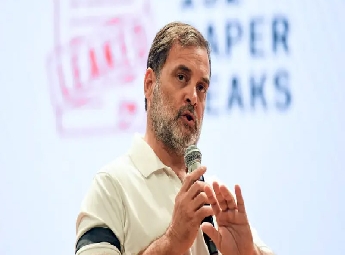 \'ബലാത്സംഗ പ്രതികളെ സംരക്ഷിക്കുന്നയാളെ വിദ്യാഭ്യാസ മന്ത്രിയാക്കി\'; പ്രഹ്ലാ...