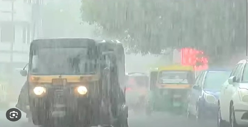 കേരളത്തിൽ മഴ ശക്തമാകുന്നു; നാളെ 11 ജില്ലകളിൽ ഓറഞ്ച് അലർട്ട്, കാസർകോടിന്റെ തീരങ്ങളിൽ കടലാക്രമണം രൂക്ഷം, വയനാട് ജില്ലയിൽ നാളെ അവധി