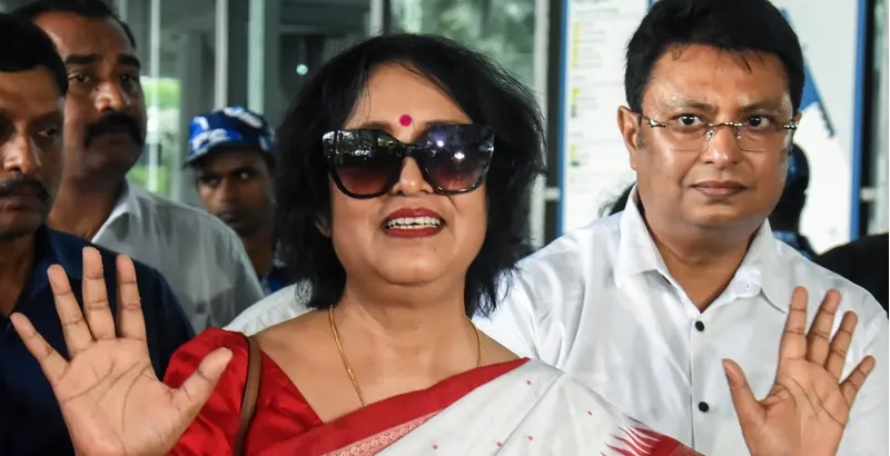 19 വര്‍ഷങ്ങള്‍ക്ക് ശേഷം പശ്ചിമ ബംഗാളില്‍ തിരിച്ചെത്തിയ തസ്ലീമ നസ്‌റീന് സുരക്ഷ ഉറപ്പാക്കി മുഖ്യമന്ത്രി