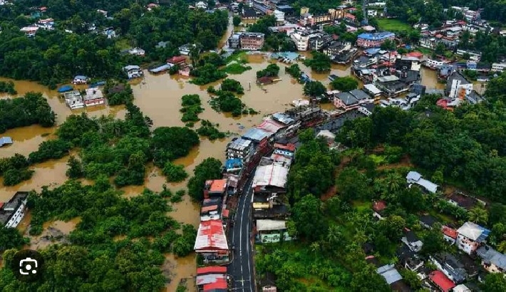 കനത്ത മഴ തുടരുന്നു, 12 മരണം, 6 പേരെ കാണാനില്ല; മരിച്ചവരുടെ കുടുംബത്തിന് ധനസഹായം, കണ്ണൂരിലും പത്തനംതിട്ടയിലും വിദ്യാഭ്യാസ സ്ഥാപനങ്ങള്‍ക്ക് അവധി