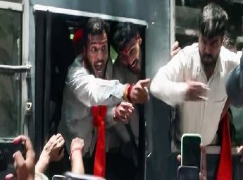 റാഞ്ചിയിൽ വിദ്യാർഥി പ്രതിഷേധം സംഘർഷത്തിലേക്ക്; റിക്രൂട്ട്‌മെന്റ് പരീക്ഷകളില...