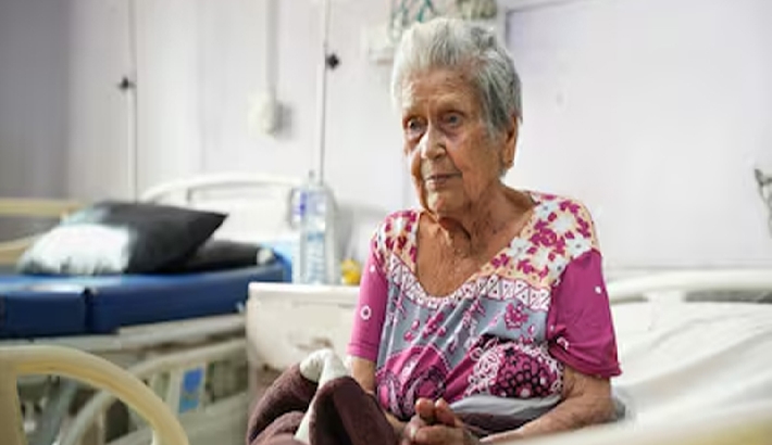 പ്രളയാവശിഷ്ടങ്ങള്‍ക്കിടയില്‍ നിന്ന് 97കാരിയെ രക്ഷപ്പെടുത്തി