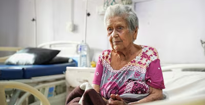 പ്രളയാവശിഷ്ടങ്ങള്‍ക്കിടയില്‍ നിന്ന് 97കാരിയെ രക്ഷപ്പെടുത്തി