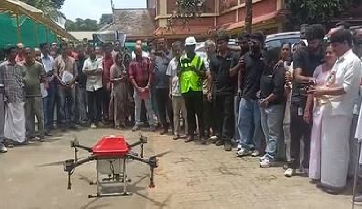 മന്ത്രിയും ഇനി ഡ്രോൺ പറപ്പിക്കും; ഡ്രോൺ പൈലറ്റ് ലൈസൻസ് നേടുന്ന ഇന്ത്യയിലെ ആദ്യ മന്ത്രിയാകാൻ ടി സിദ്ദിഖ്, വയനാട്ടിൽ നൂറോളം കർഷകർക്ക് പരിശീലനം മന്ത്രിയും ഇനി ഡ്രോൺ പറപ്പിക്കും; ഡ്രോൺ പൈലറ്റ് ലൈസൻസ് നേടുന്ന ഇന്ത്യയിലെ ആദ്യ മന്ത്രിയാകാൻ ടി സിദ്ദിഖ്, വയനാട്ടിൽ നൂറോളം കർഷകർക്ക് പരിശീലനം