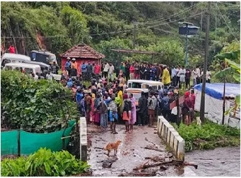 ഇടുക്കി  വട്ടവട കൊട്ടക്കമ്പൂരില്‍ മണ്ണിടിച്ചില്‍, രണ്ടു മരണം; ഒരാൾ ഗുരുതരാവ...