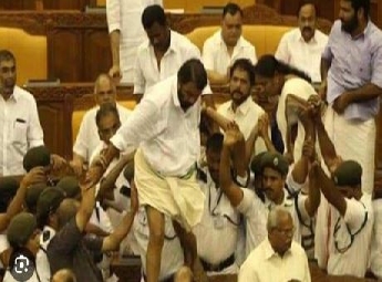 നിയമസഭാ കൈയാങ്കളി കേസ്: 11 വർഷത്തിന് ശേഷം വിചാരണ തുടങ്ങുന്നു; ആദ്യ സാക്ഷി വിസ്താരം മുൻ നിയമസഭ സെക്ര‌ട്ടറിയെ