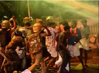 തലസ്ഥാനം യുദ്ധക്കളം; യൂത്ത് കോണ്‍ഗ്രസ് മാർച്ചിന് നേരെ കല്ലേറ്, യൂണിവേഴ്സിറ്...