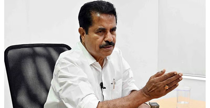 'തീരുമാനങ്ങൾ അറിയുന്നത് മാധ്യമങ്ങളിലൂടെ'; യുഡിഎഫിൽ കൂടിയാലോചനയില്ലെന്ന് അടൂർ പ്രകാശ്