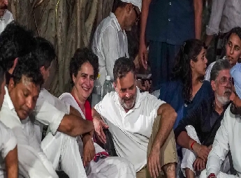 തെരഞ്ഞെടുപ്പ് കമ്മീഷനെതിരെ പ്രതിഷേധം; രാഹുല്‍ ഗാന്ധിയെയും പ്രിയങ്ക ഗാന്ധിയെയും പൊലീസ് കസ്റ്റഡിയിലെടുത്തു