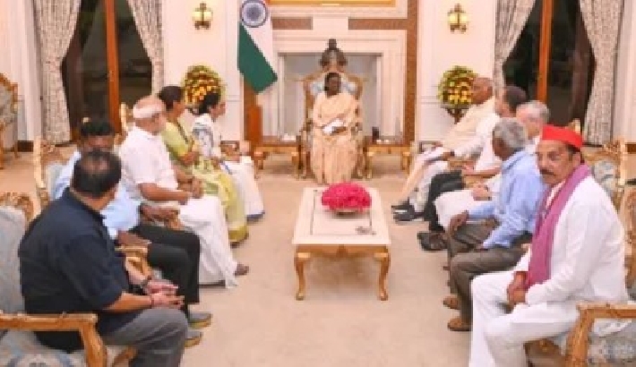 രാഷ്ട്രപതിയെ സന്ദർശിച്ച് ഇന്ത്യ സഖ്യം; വോട്ട് ചോരി നിഷേധിച്ചില്ല, തെളിവുകള്‍ സമര്‍പ്പിക്കാന്‍ നിര്‍ദേശിച്ചെന്ന് രാഹുല്‍