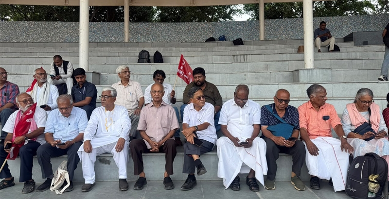ഡൽഹിയിൽ പ്രതിഷേധം തടഞ്ഞ് പൊലീസ്; മമത ബാനർജിയും പിണറായി വിജയനും ഉൾപ്പെടെ പ്രതിപക്ഷ നേതാക്കൾ കസ്റ്റഡിയിൽ