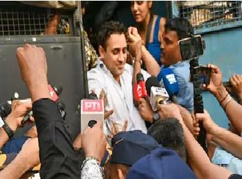 'ഇനി ഇവിടെ നില്‍ക്കാന്‍ പറ്റില്ല'; നടന്‍ ഇമ്രാന്‍ ഖാനോട് രാജ്യം വിടണമെന്ന് മുംബൈ പൊലീസ്
