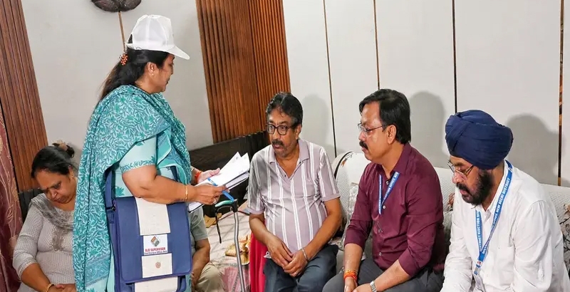 വോട്ടര്‍പട്ടിക പുതുക്കുന്നതിന് രണ്ട് നടപടിക്രമങ്ങള്‍; എസ് ഐ ആറും എസ് എസ് ആറും തമ്മിലുള്ള വ്യത്യാസങ്ങള്‍