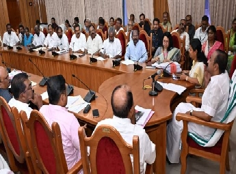 ലേബർ കോഡ് നടപ്പാക്കാൻ പ്രത്യേക സമിതി; 10 ദിവസത്തിനകം റിപ്പോർട്ട് സമർപ്പിക്ക...