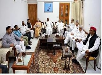 ഗ്യാനേഷ് കുമാറിൻ്റെ പരസ്യ വിചാരണ; ഖര്‍ഗെയുടെ വസതിയില്‍ ഒരുക്കങ്ങൾ തുടങ്ങി, ...